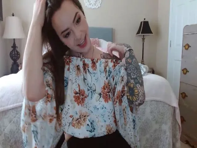 Live sex webcam photo for Vixeyyy #271842688