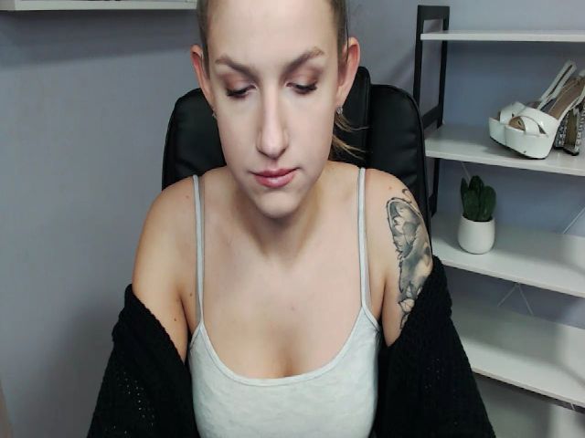 Live sex webcam photo for WILDemilly #272497659