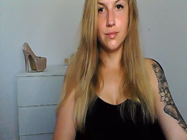 Live sex webcam photo for WILDemilly #274267844