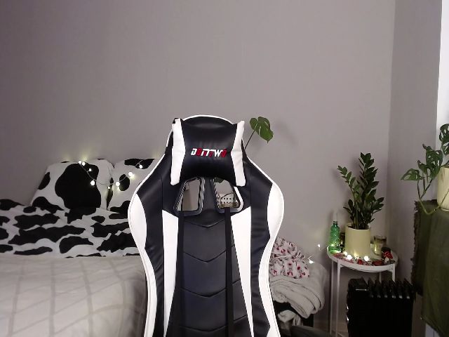 Live sex webcam photo for Weeissy #287891694