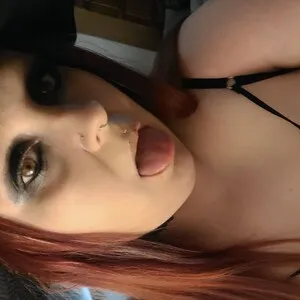 Live sex webcam photo for Weetziebabe