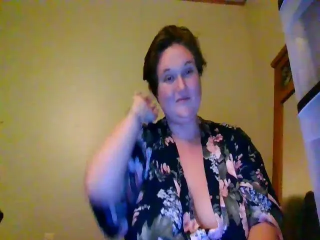 Live sex webcam photo for WetBunny23 #272275252