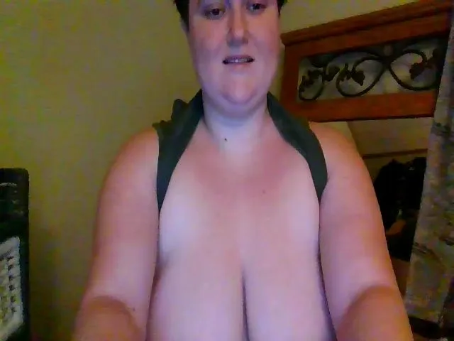 Live sex webcam photo for WetBunny23 #272324016