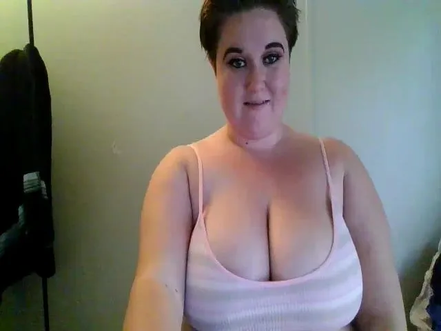 Live sex webcam photo for WetBunny23 #272363258