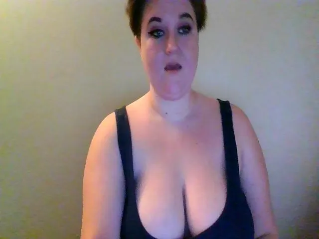 Live sex webcam photo for WetBunny23 #272399083