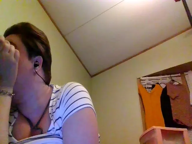 Live sex webcam photo for WetBunny23 #272458031