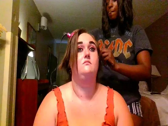 Live sex webcam photo for WetBunny23 #274070407