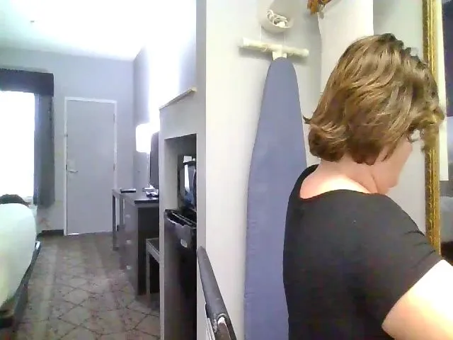 Live sex webcam photo for WetBunny23 #274558193