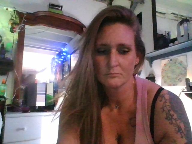 Live sex webcam photo for Wet_n_pretty #272276653