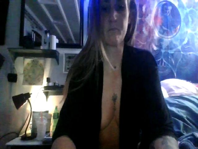 Live sex webcam photo for Wet_n_pretty #272292475