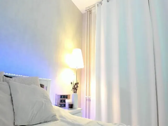Live sex webcam photo for WhiteCattt #272663412
