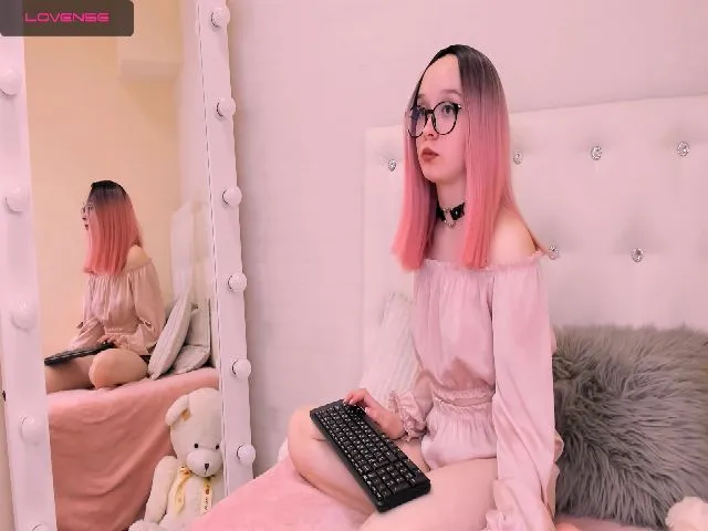 Live sex webcam photo for WhitneyNeal #272381453