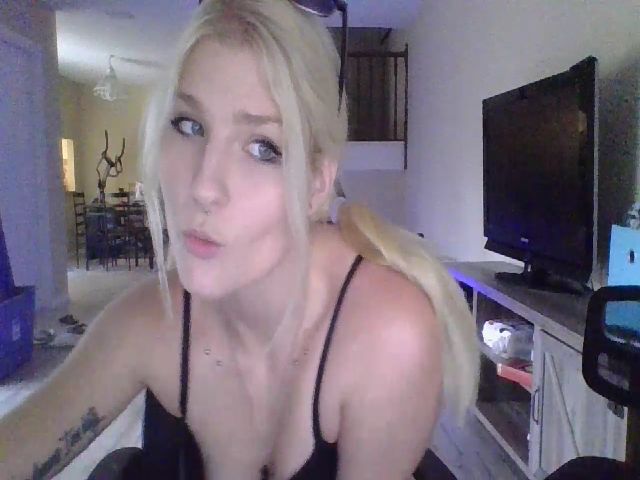 Live sex webcam photo for Whorde #274138445