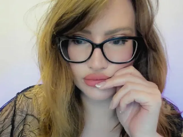 Live sex webcam photo for WillowBouvier #271934042
