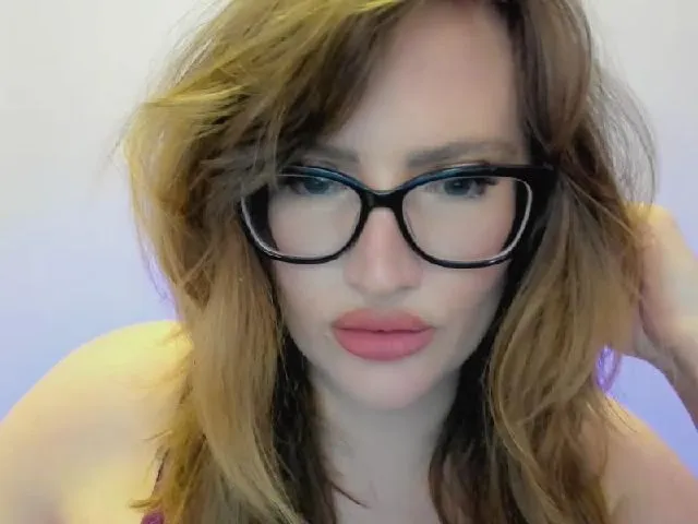 Live sex webcam photo for WillowBouvier #271934474