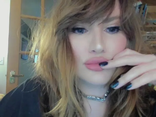Live sex webcam photo for WillowBouvier #271994986