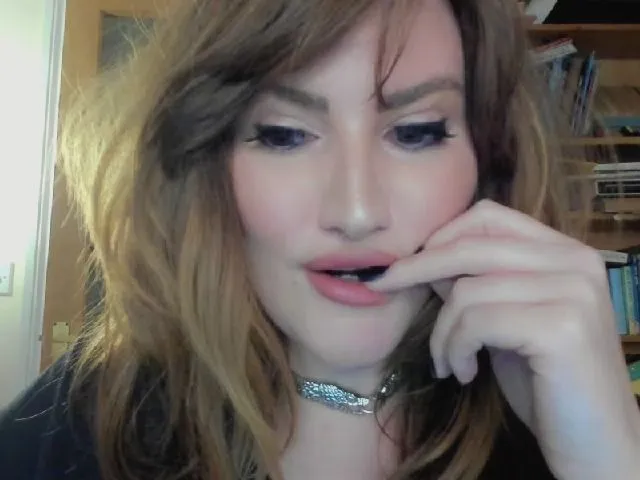 Live sex webcam photo for WillowBouvier #271995459