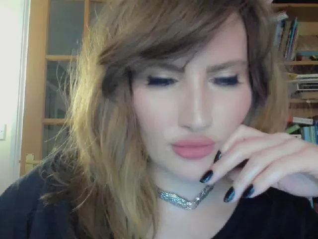 Live sex webcam photo for WillowBouvier #271995581