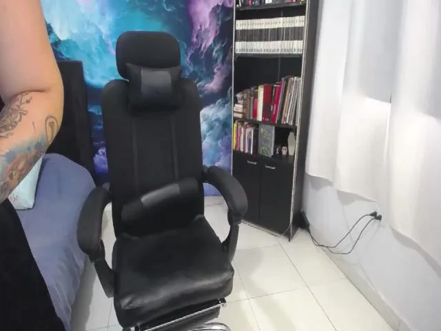Live sex webcam photo for Winnyvell #272868808
