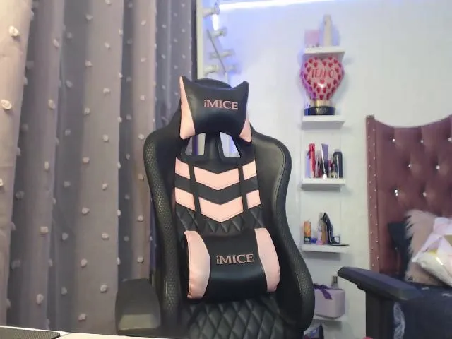 Live sex webcam photo for WonderBoobsXX #272418504
