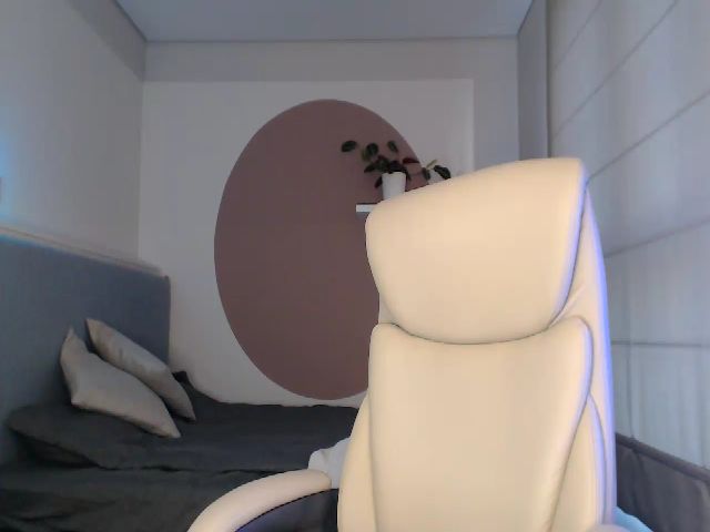 Live sex webcam photo for XBombina #274654936