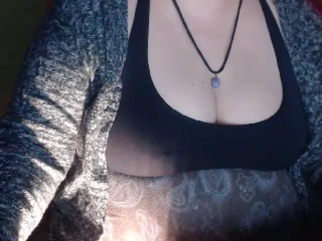 Live sex webcam photo for XMayaxxx #273110235