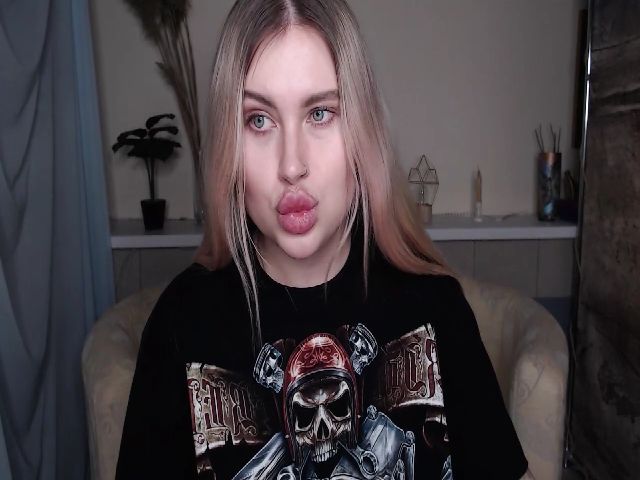 Live sex webcam photo for XMiss_ #272663202