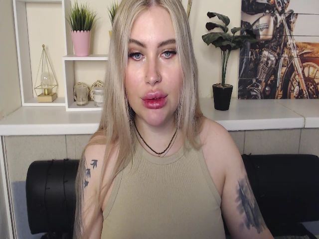 Live sex webcam photo for XMiss_ #273167712