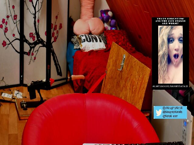 Live sex webcam photo for XNaughtyNat #271877550