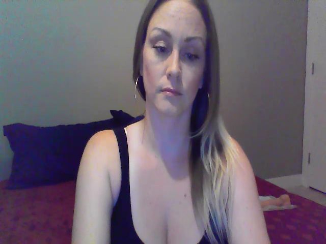 Live sex webcam photo for XoTiff #274035373