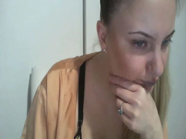 Live sex webcam photo for XxTinaLovergf #272838864