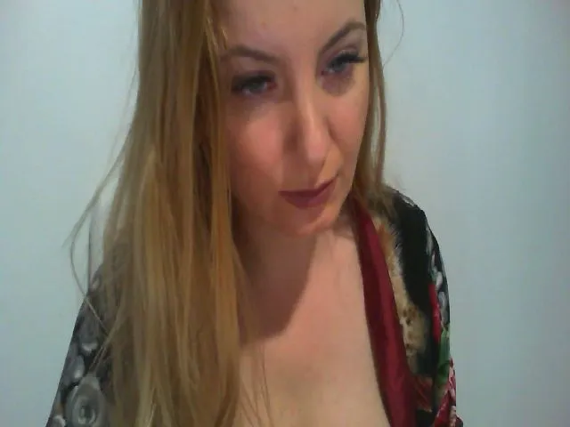 Live sex webcam photo for XxTinaLovergf #273377531