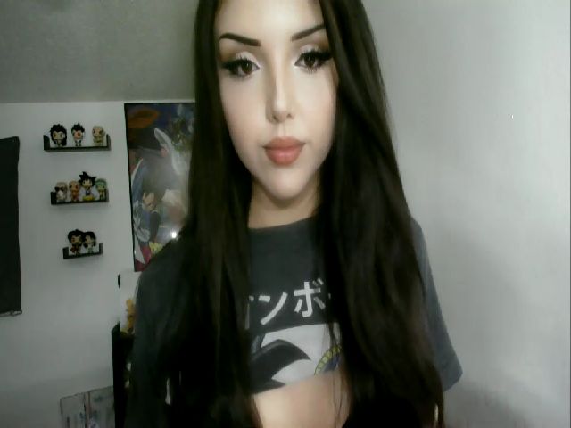 Live sex webcam photo for XxxSaiyanQ #272670480