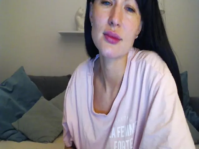 Live sex webcam photo for Xxxawesomeart #273914283
