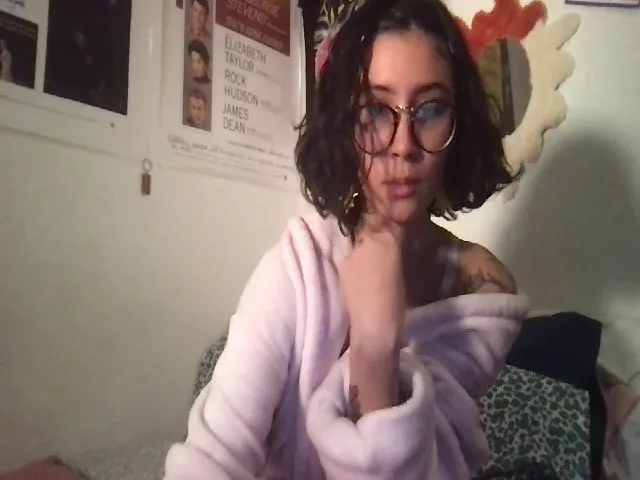 Live sex webcam photo for YOURDREAMGF #272521813