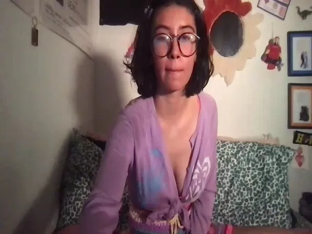 Live sex webcam photo for YOURDREAMGF #272623984