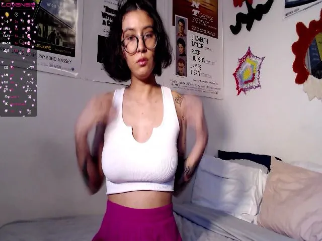 Live sex webcam photo for YOURDREAMGF #272844864