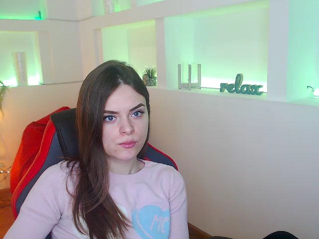 Live sex webcam photo for YR_BB #272225068