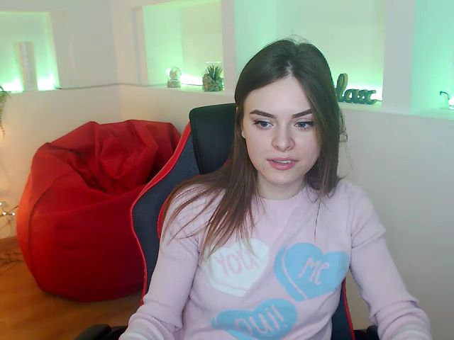 Live sex webcam photo for YR_BB #272225577