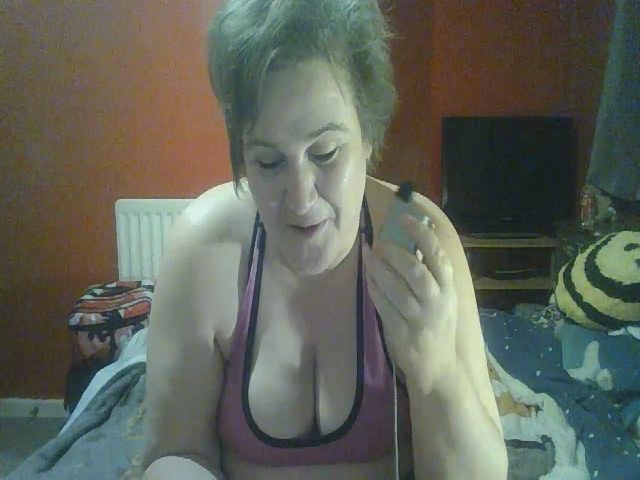 Live sex webcam photo for YUMMYMUMMY39 #271728936