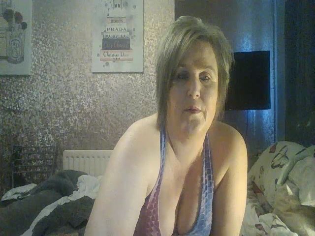 Live sex webcam photo for YUMMYMUMMY39 #273979921