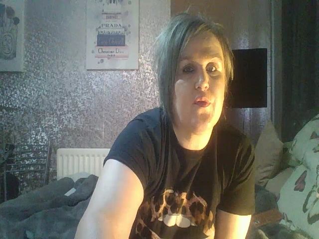 Live sex webcam photo for YUMMYMUMMY39 #274030138