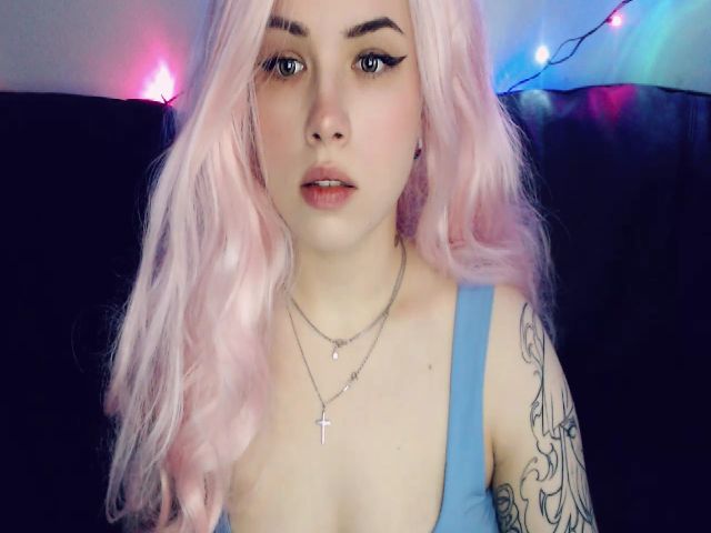 Live sex webcam photo for YUMMY_TIFFANI #272184783