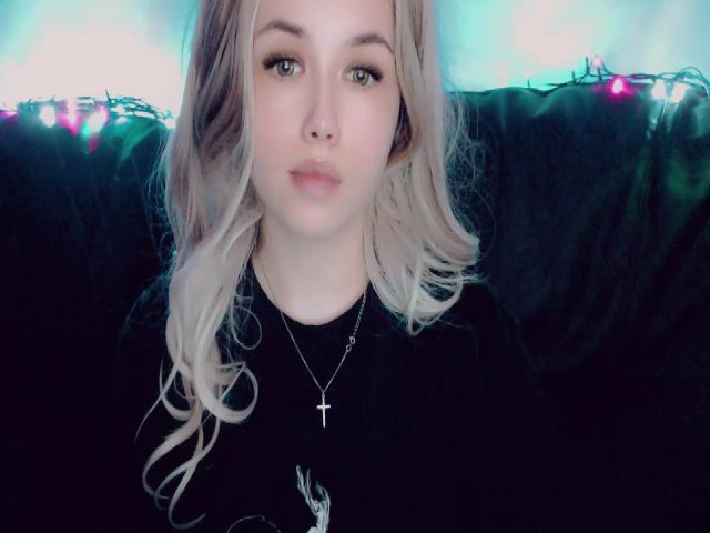 Live sex webcam photo for YUMMY_TIFFANI #273227993