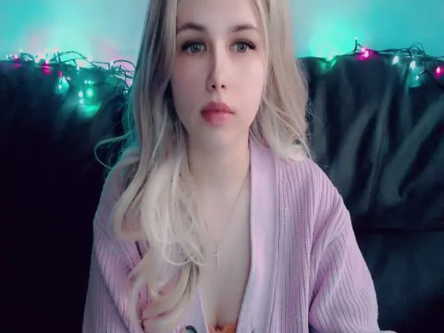 Live sex webcam photo for YUMMY_TIFFANI #273292749