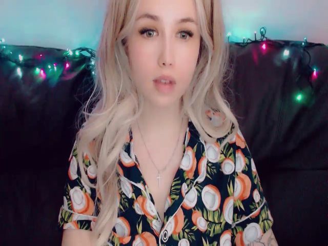 Live sex webcam photo for YUMMY_TIFFANI #273376707