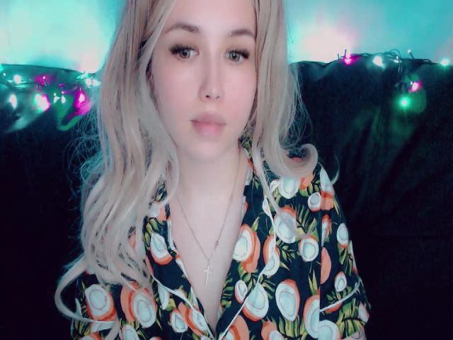 Live sex webcam photo for YUMMY_TIFFANI #273380324