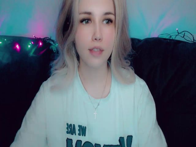 Live sex webcam photo for YUMMY_TIFFANI #273510224