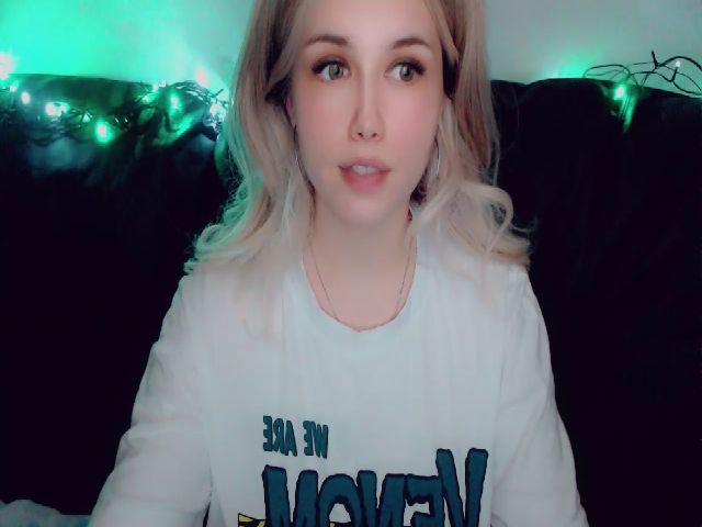 Live sex webcam photo for YUMMY_TIFFANI #273510471