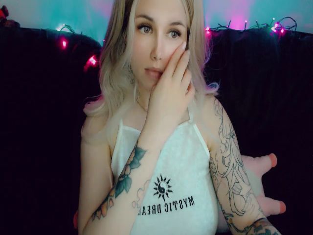 Live sex webcam photo for YUMMY_TIFFANI #273579648